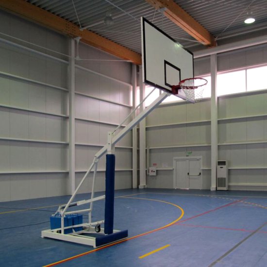 Стойка за баскетбол мобилна за зала