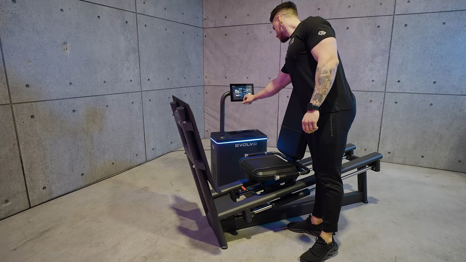 Лег преса EVOLVE Digital Strength Series