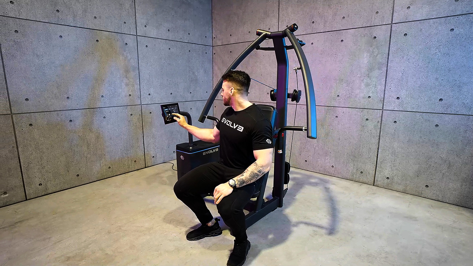 Преса за гърди EVOLVE Digital Strength Series