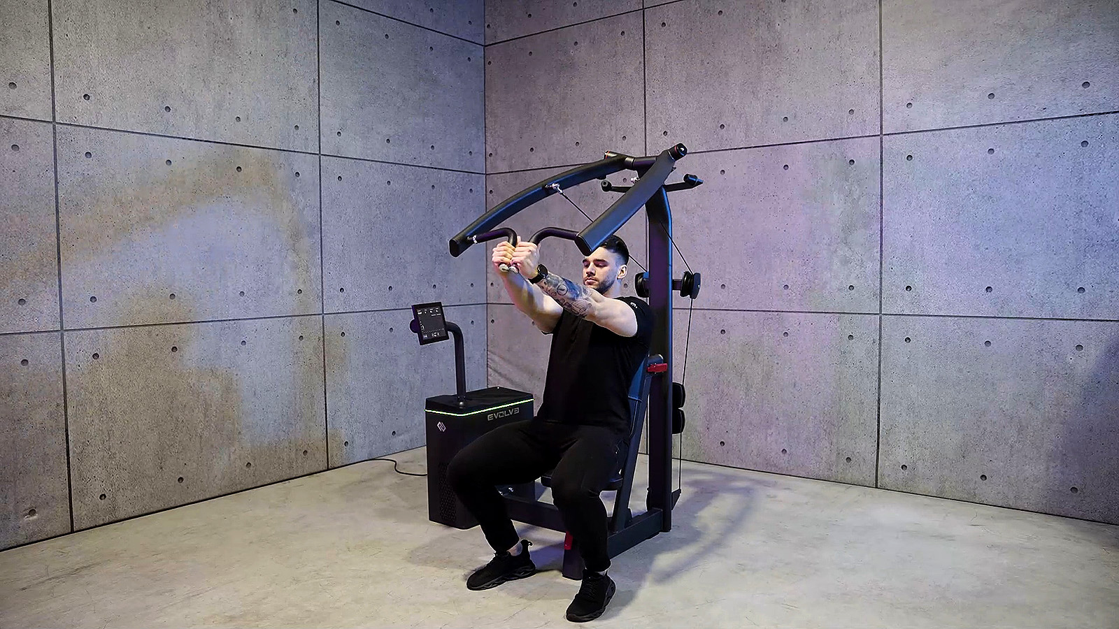 Преса за гърди EVOLVE Digital Strength Series